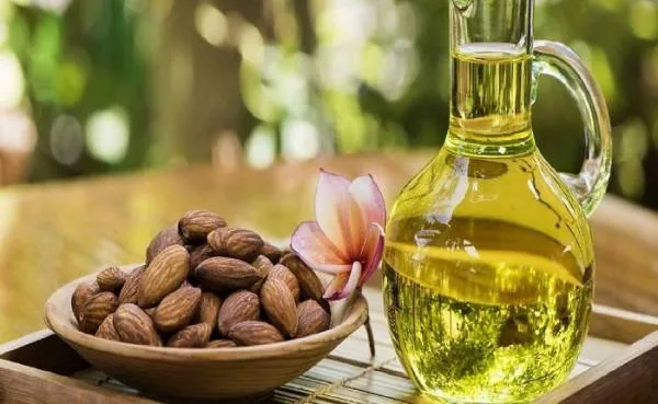 روغن بادام برای رفع لک قهوه ای پوست روغن بادام