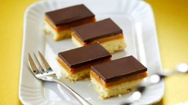 شورت کیک شکلاتی