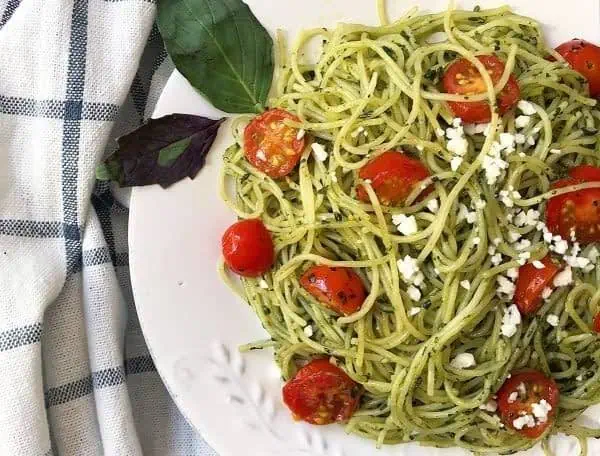 پاستا با ریحان و گوجه