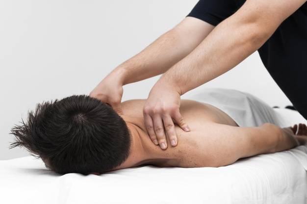 ماساژ برای رگ به رگ شدن گردن ماساژ گردن