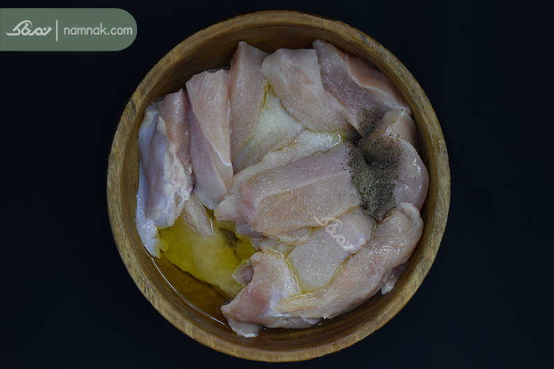 افزودن ادویه به فیله