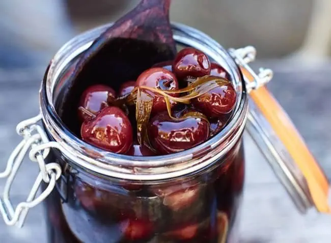 طرز تهیه ترشی آلبالو