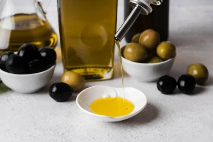 روغن زیتون و پوست مرغی
