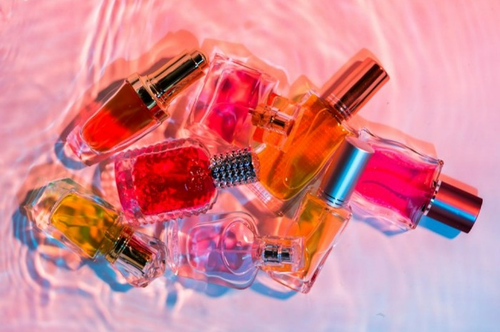 رنگ شیشه های عطر و ادکلن