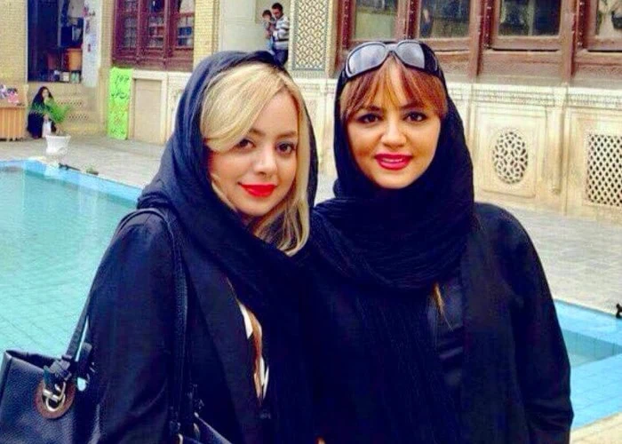 لیلا برخورداری و خواهرش
