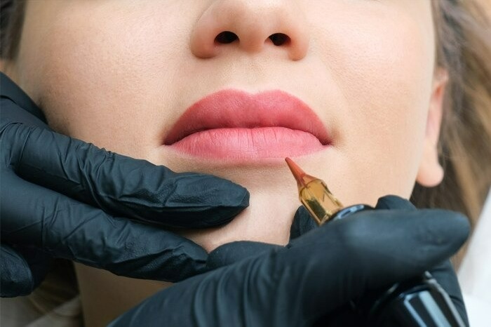 تفاوت لیپ بلاش و شیدینگ لب و تاتو