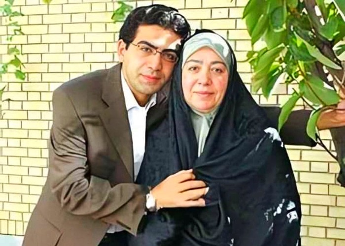 عکس فرزاد حسنی و مادرش فرزاد حسنی و مادرش