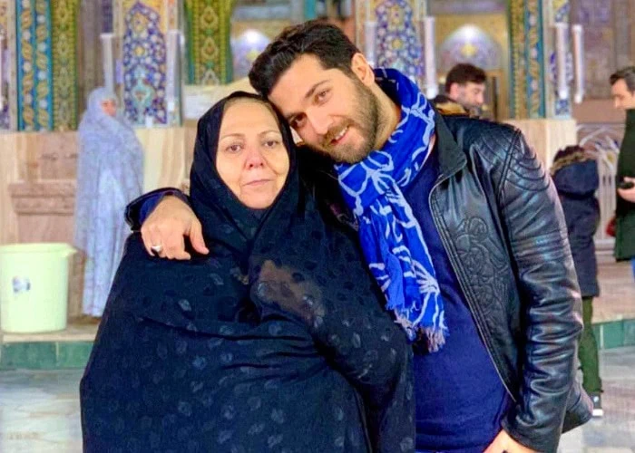 علی مرادی و مادرش