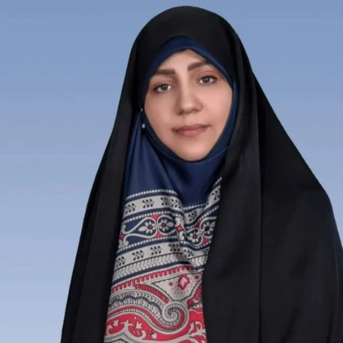  زهرا ساعی در کنار عراقچی