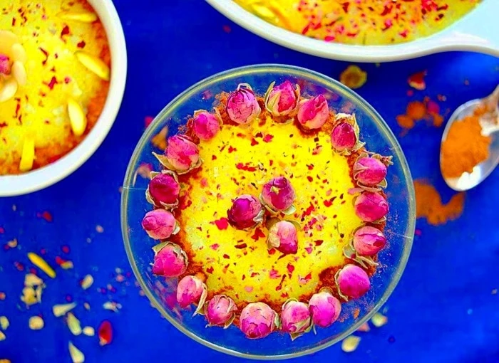 تزیین شله زرد با گل محمدی