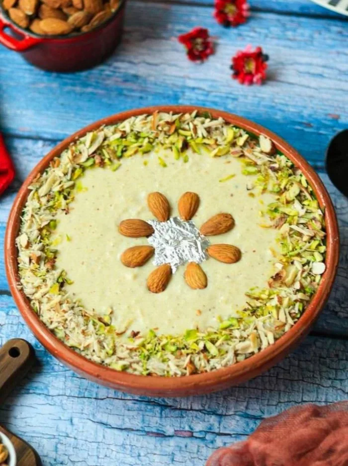 تزیین فرنی با بادام