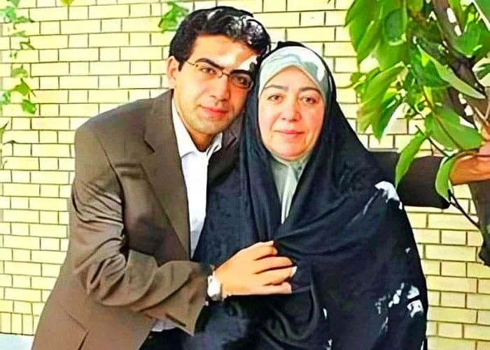 فرزاد حسنی و مادرش