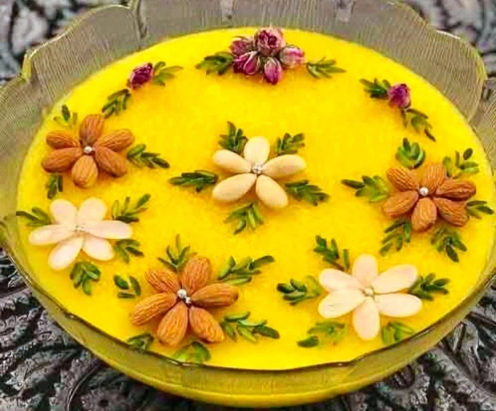 تزیین شله زرد با خلال