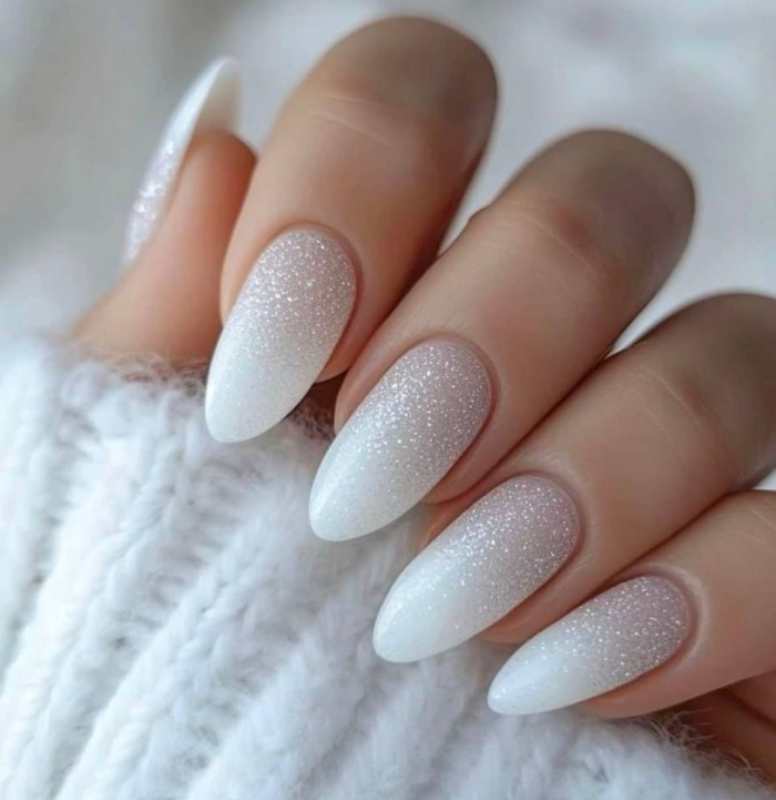 لاک ناخن شیری رنگ لاک ناخن شیری