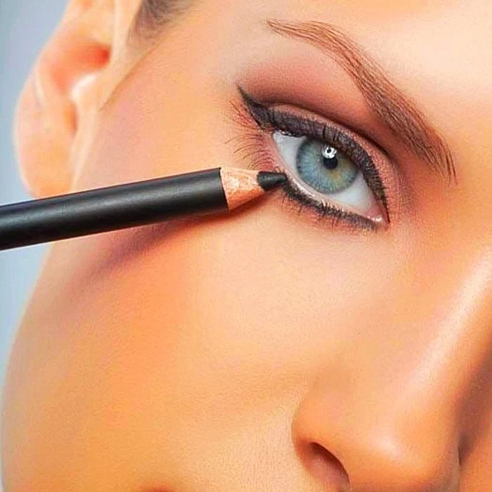 خط چشم برای چشم پف دار