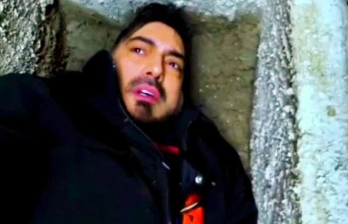 نیما شاهرخ شاهی در قبر