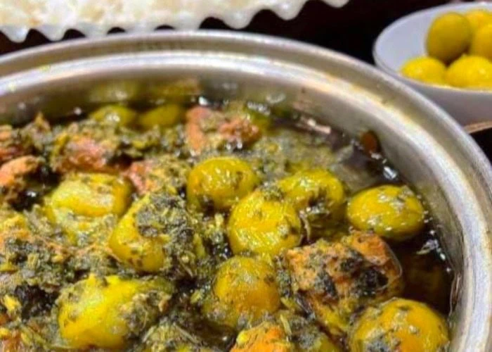 خورشت گوجه سبز