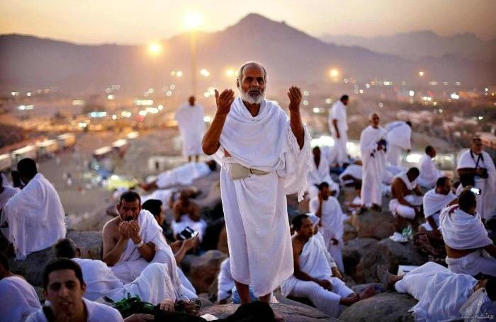 حج تمتع بر چه کسی واجب است؟