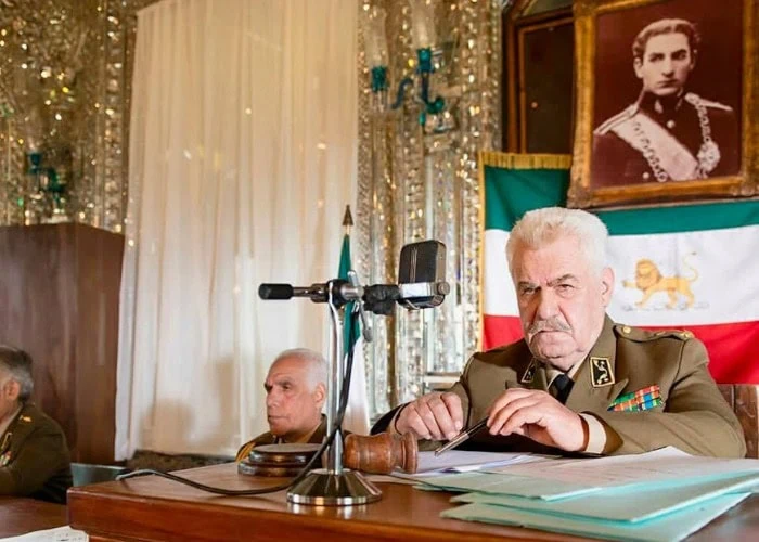 عنایت بخشی در معمای شاه