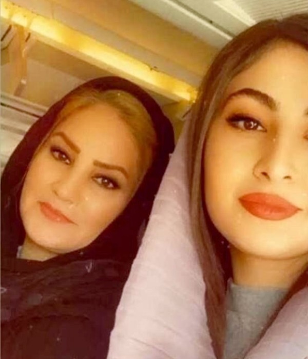 مریم مومن و مادرش
