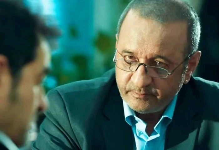علی اوسیوند در پوست شیر