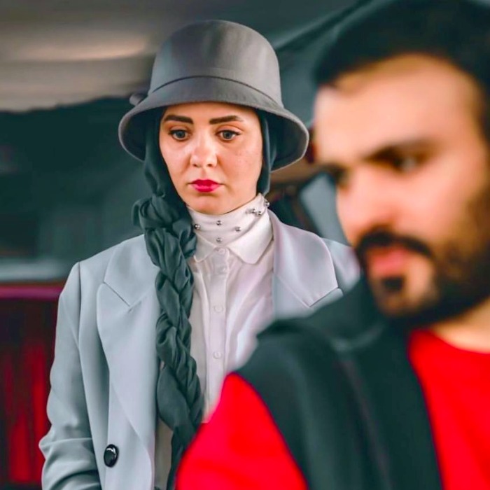 حوریه مقدم در دختری با لباس ارغوانی