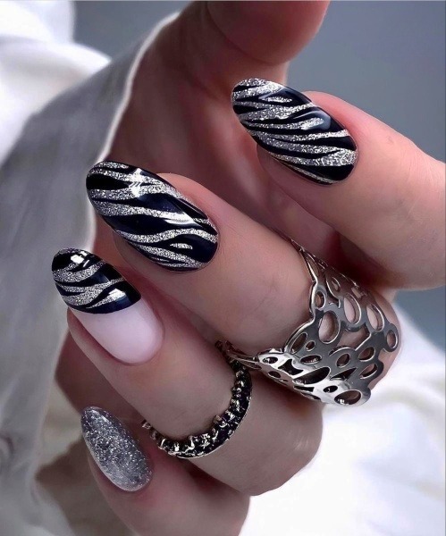 لاک پلنگی نقره‌ای و مشکی