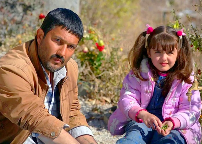 نیوشا علیپور در قصر شیرین