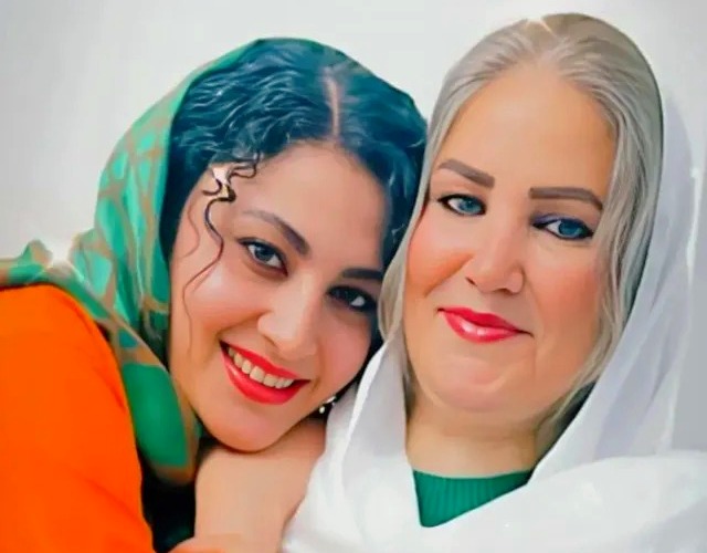 مریم مومن و مادرش