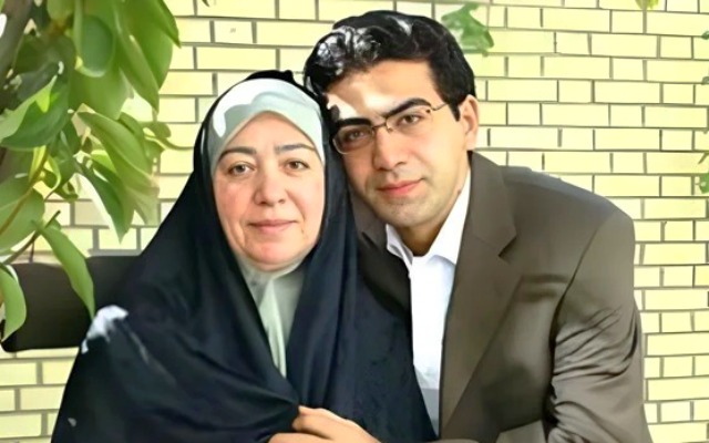 فرزاد حسنی و مادرش