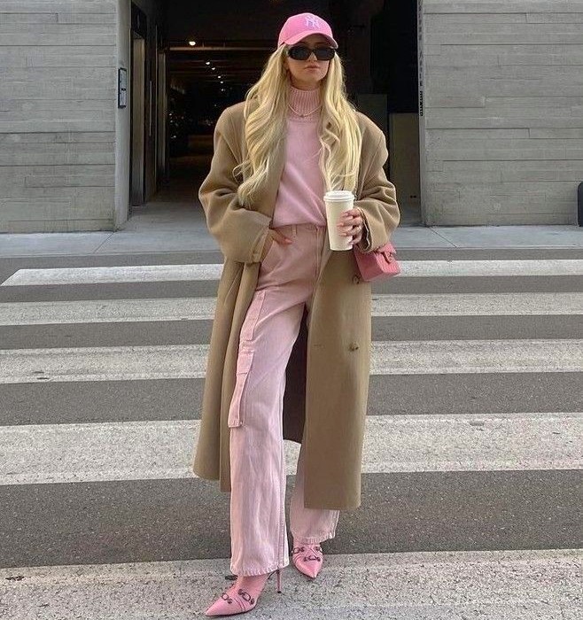 لباس رنگ بژ با صورتی