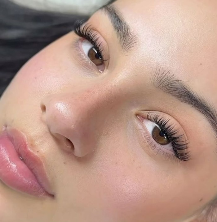 کاشت مژه طبیعی برای پلک های پف دار کاشت مژه طبیعی