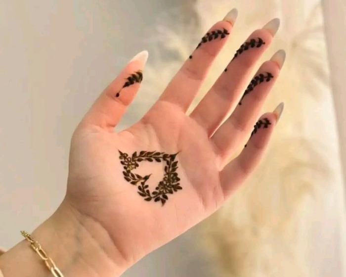 نقش حنا ساده دخترانه