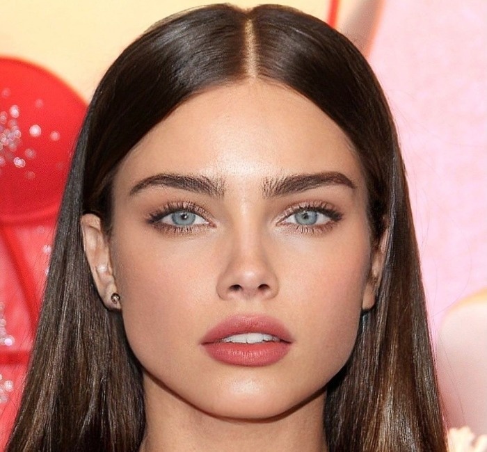 ابروی زاویه‌دار