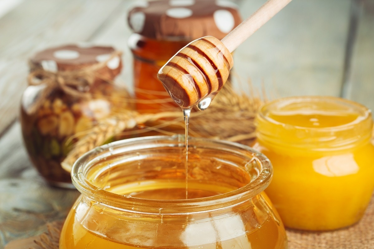 راه تشخیص عسل طبیعی از تقلبی