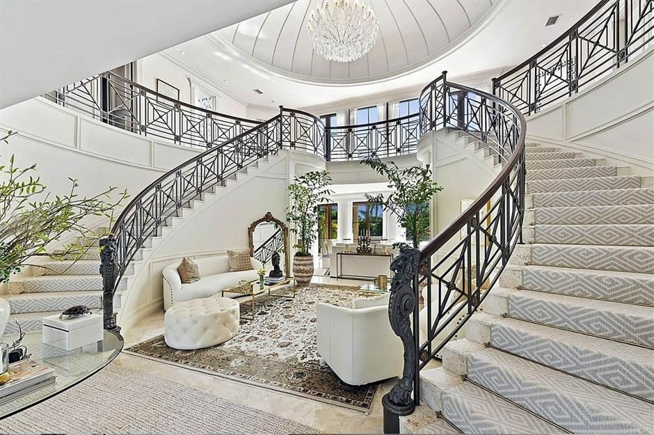 فضای بیرونی عمارت ساحلی رؤیایی ایوانکا ترامپ در جزیره میلیاردرها