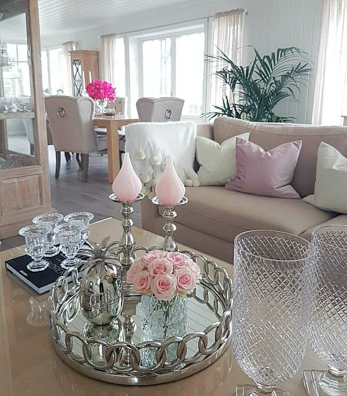 چیدمان میز جلو مبلی برای مهمانی چیدمان میز جلو مبلی برای مهمان