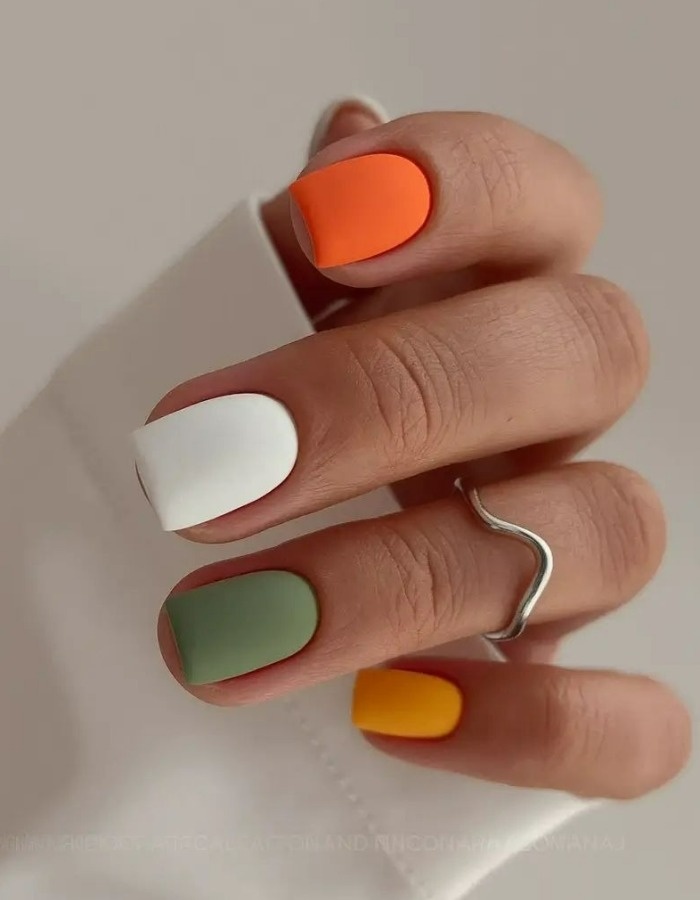 لاک ناخن بدون طراحی لاک ساده