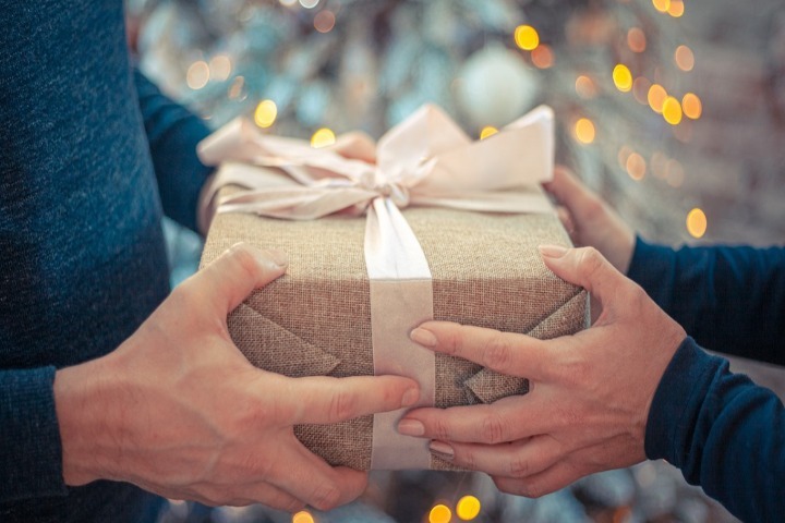 هدیه دادن