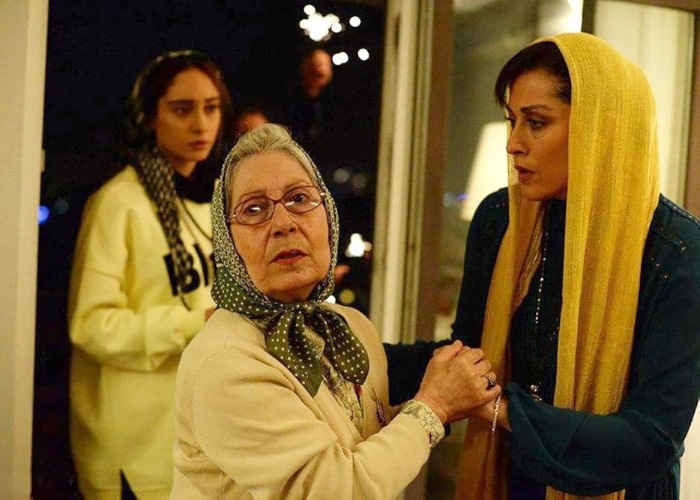 شیرین یزدان بخش در جاده قدیم