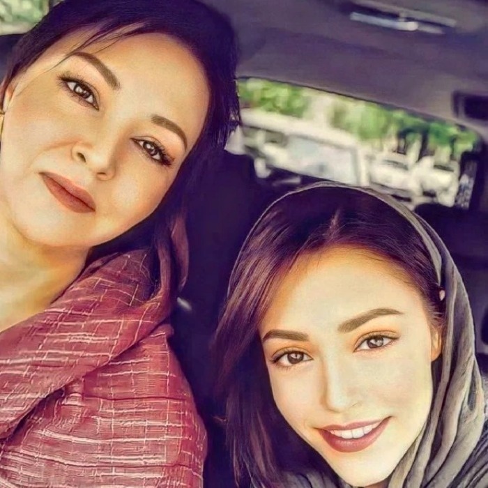 سوگل خلیق و مادرش