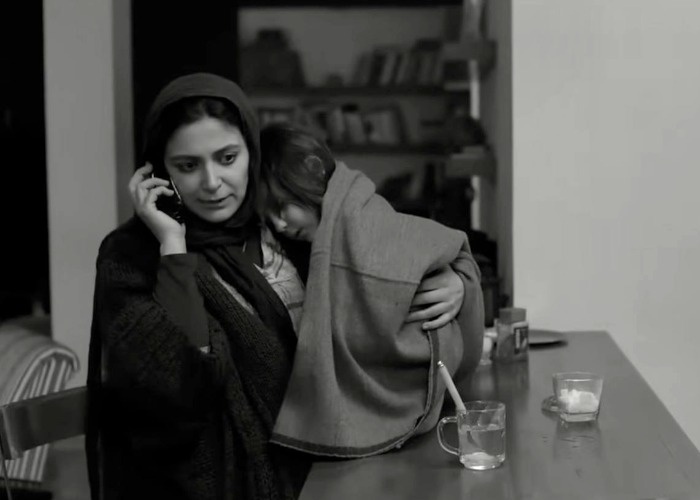 الهام کردا در برف روی کاجها