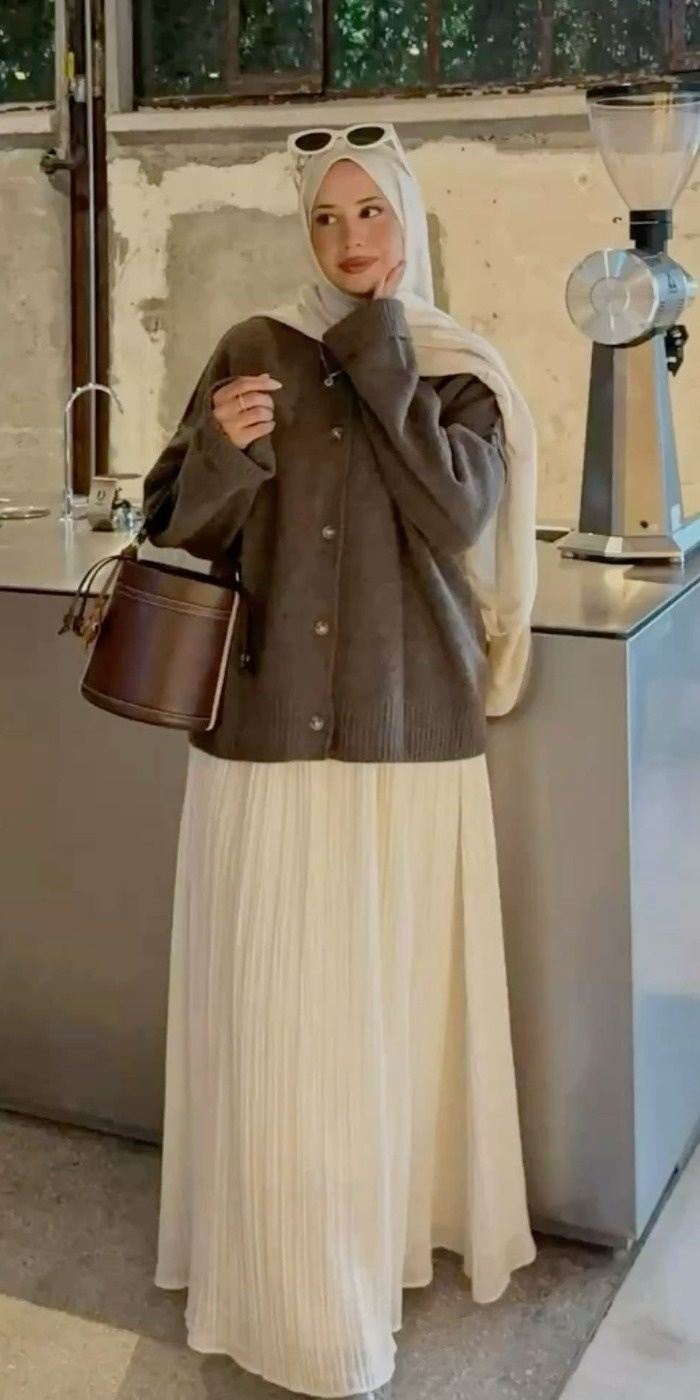 ست کاردیگان با دامن چیندار یا پلیسه