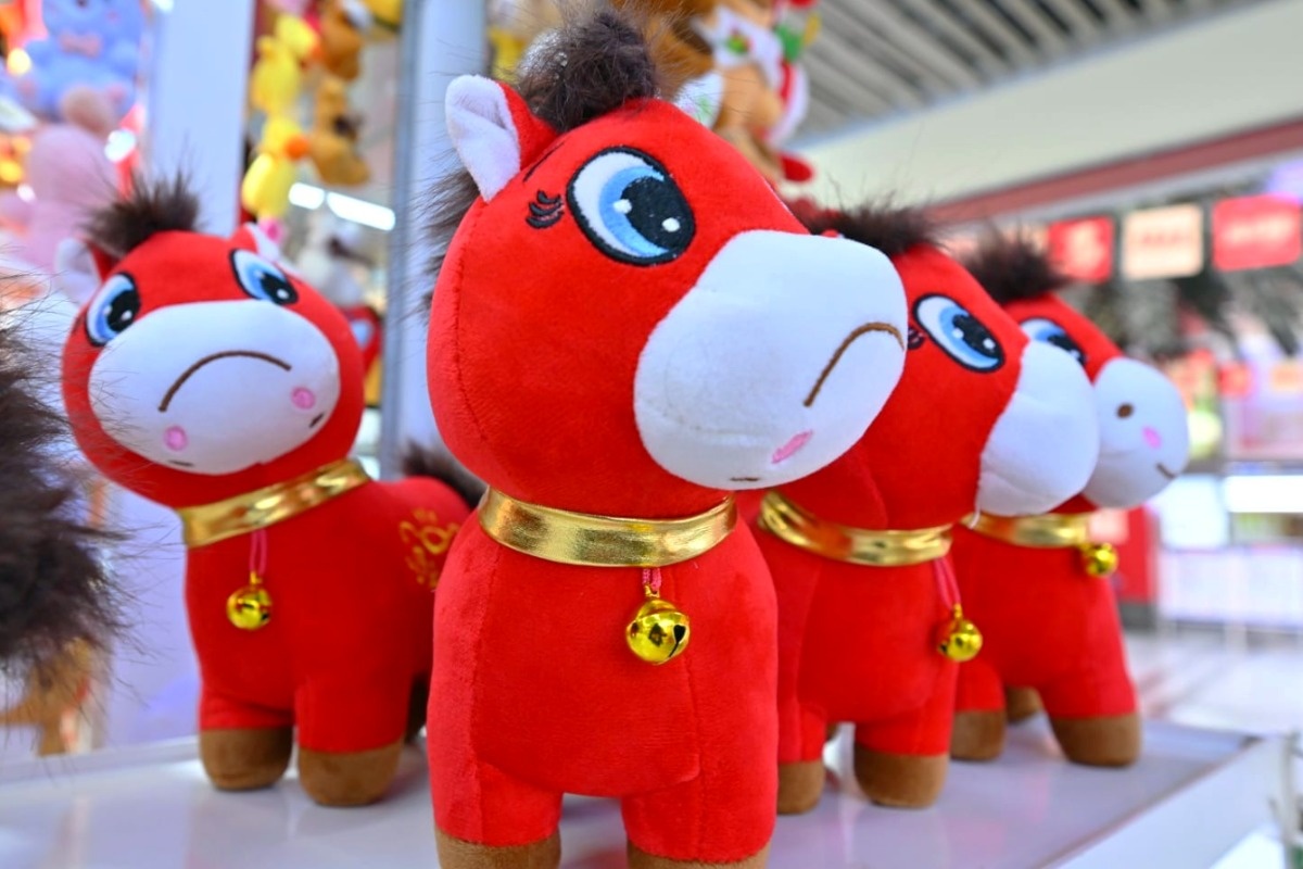 عروسک اسب گریان