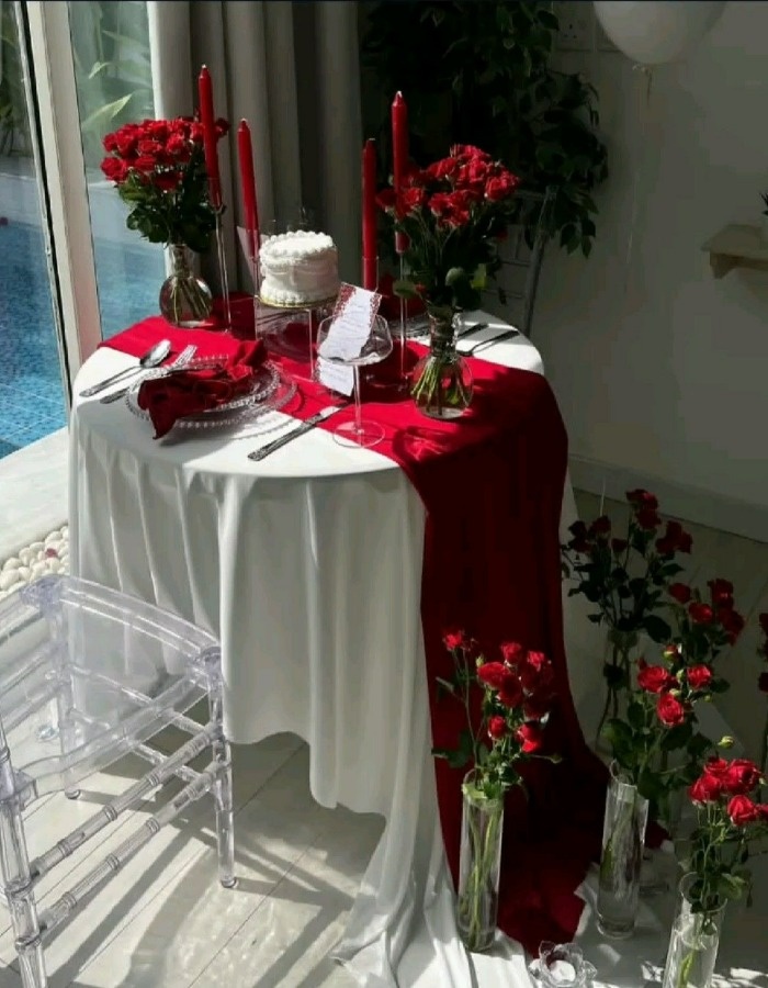 سالگرد ازدواج؛ میز دونفره با حال‌وهوای عاشقانه