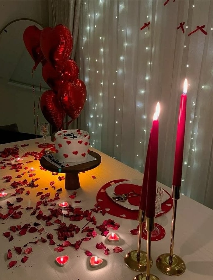 چیدمان میز دونفره تولد؛ ساده اما خاص