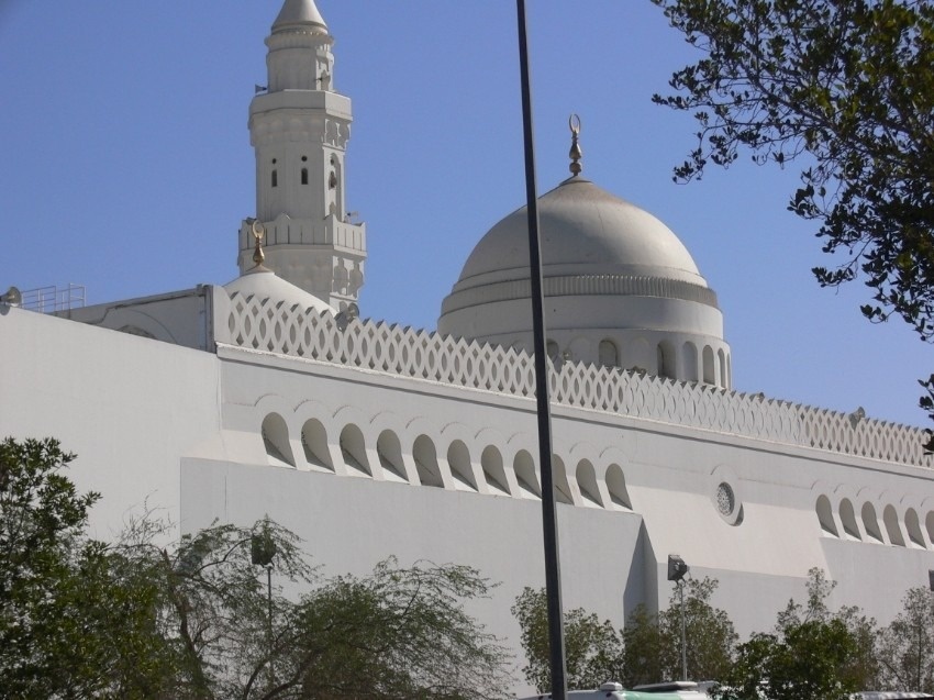 نماز خواندن در مسجد قبا