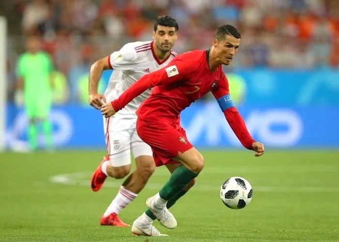 عکس مهدی طارمی با رونالدو