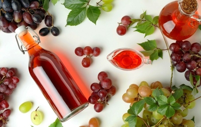طرز تهیه سرکه انگور خانگی با انواع انگور و نکات کلیدی