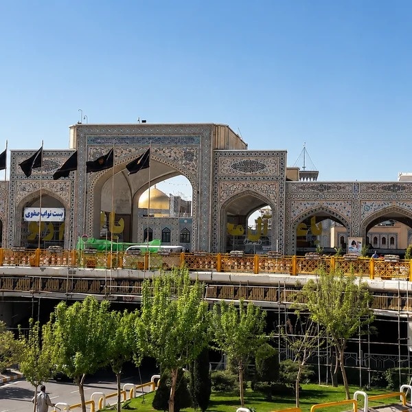 خیابان شهید نواب صفوی از خیابان های اطراف حرم امام رضا